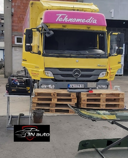 Zamena prednje šoferšajbne Mercedes Atego